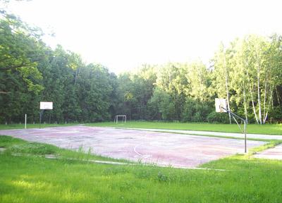 Баскетбольная площадка, футбольное поле